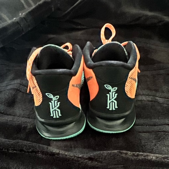 NIKE - Kyrie 7 - Picture 3 of 12